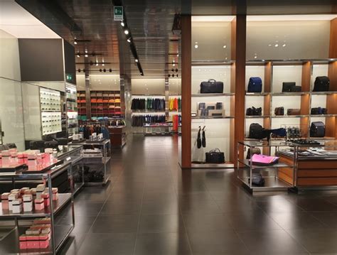 orari outlet prada levanella|prada outlet.